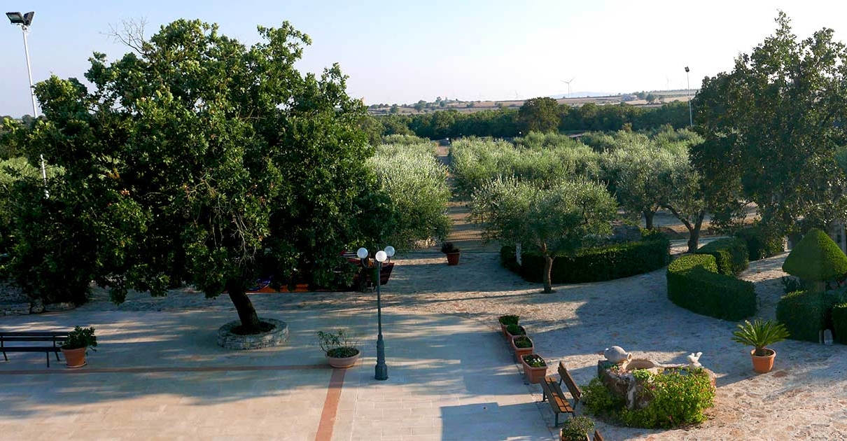 Panoramica con vista trullo Agriturismo Regno di Marzagaglia Gioia del Colle